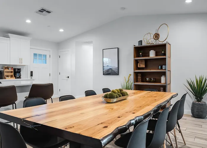 Holiday home Closest Walk To Entertainment District *