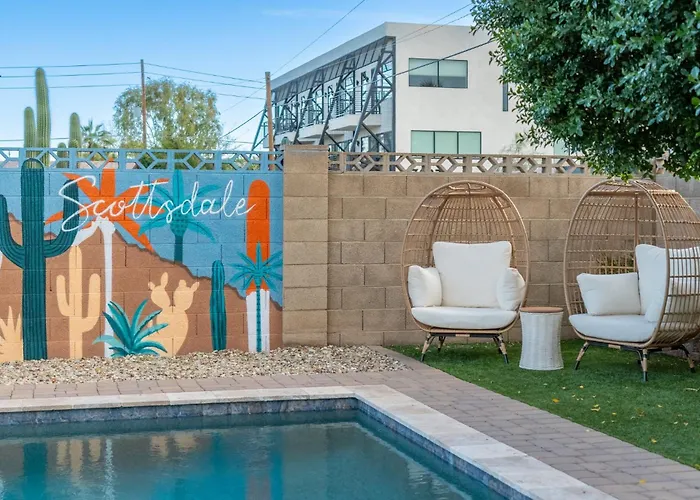 Closest Walk To Entertainment District Holiday home *
