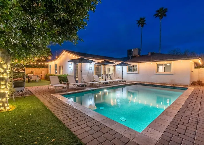 Closest Walk To Entertainment District Holiday home *